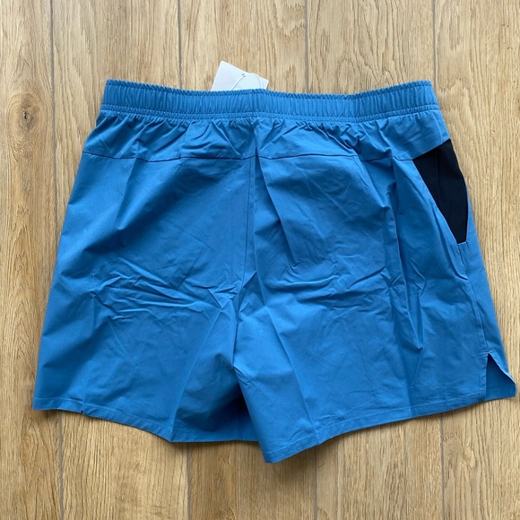 ON Mens Essential Short - Stellar Blue Sz M - Picture 2 of 3